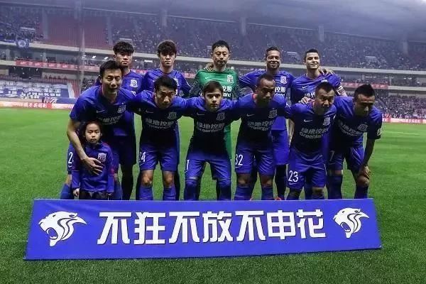 LPL四强焦点战来袭，卡萨苦练挖掘机，小天训练方式独树一帜